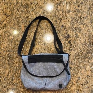 Lululemon festival bag